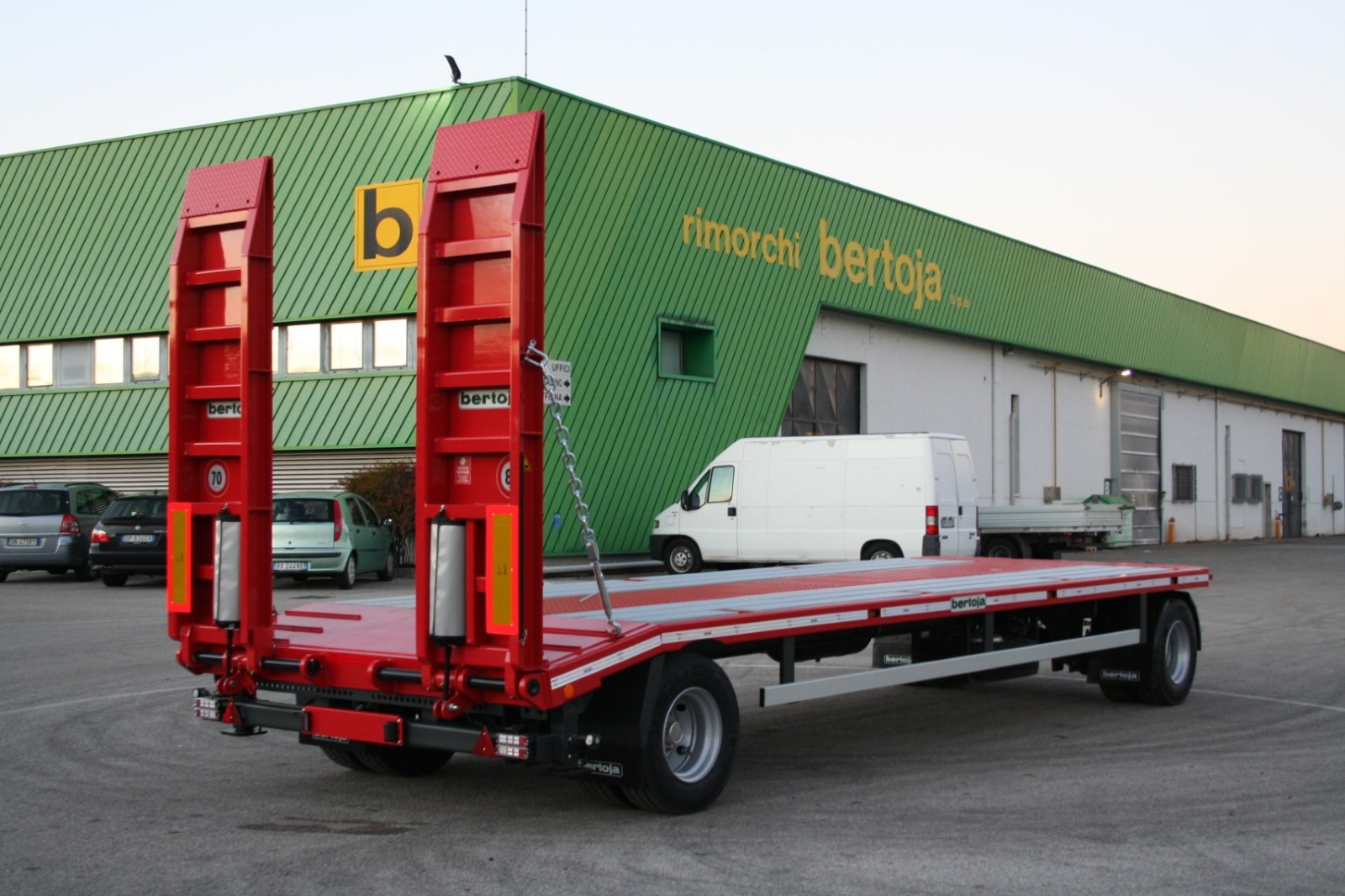 SEMIRIMORCHI CARRELLONI STRADALI BERTOJA rosso