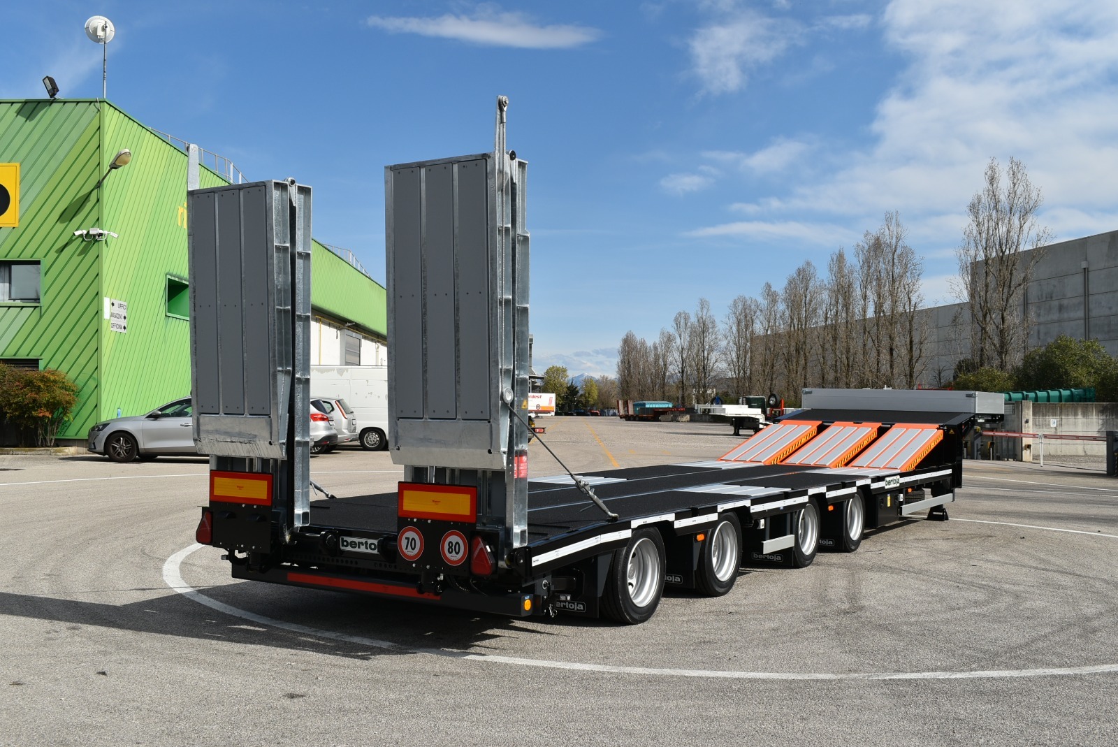 Semirimorchio Bertoja 4 assi nero