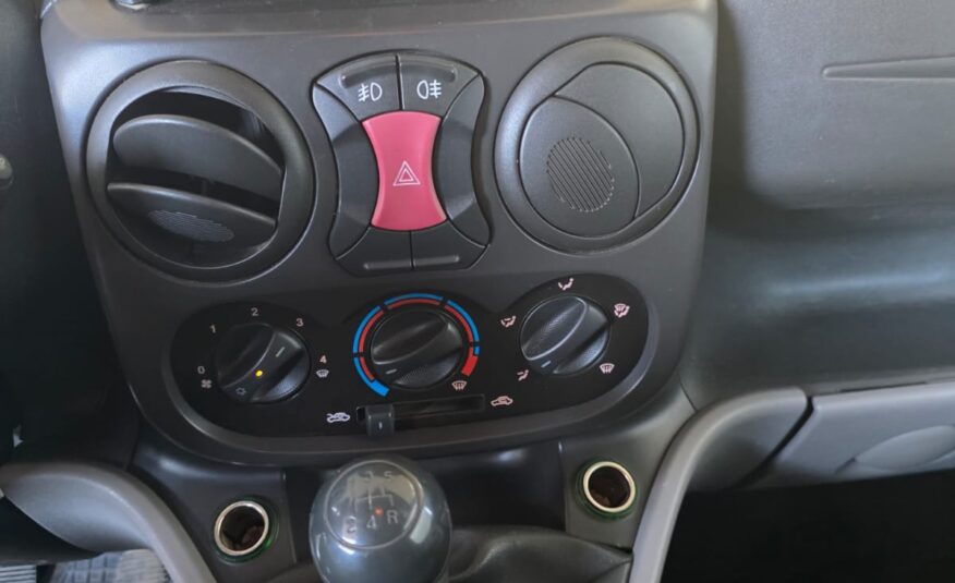 fiat-doblo-19-multijet-2006-interni.jpg