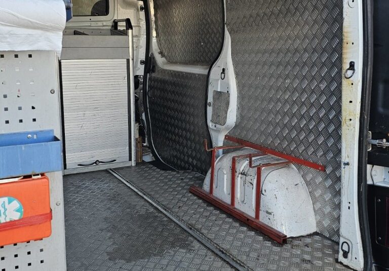 Opel Vivaro officina mobile 2015 interni