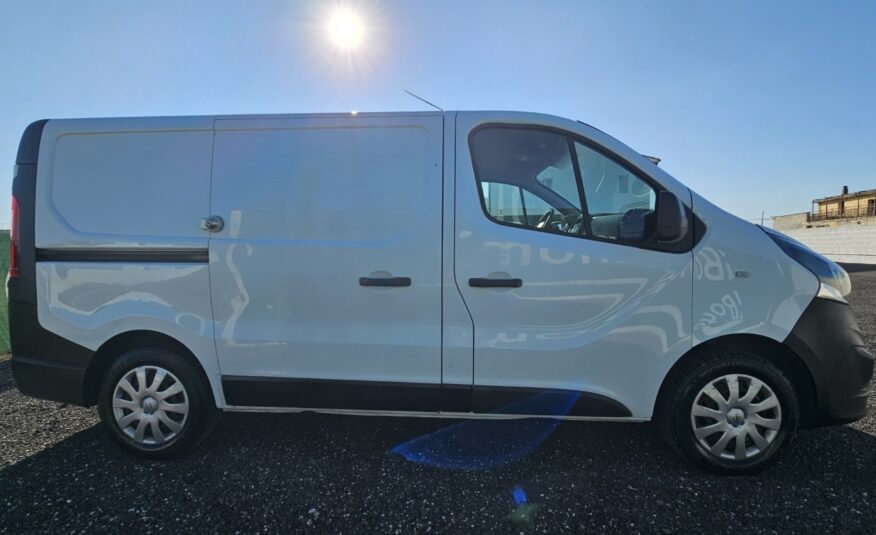 Opel Vivaro officina mobile 2015 esterni