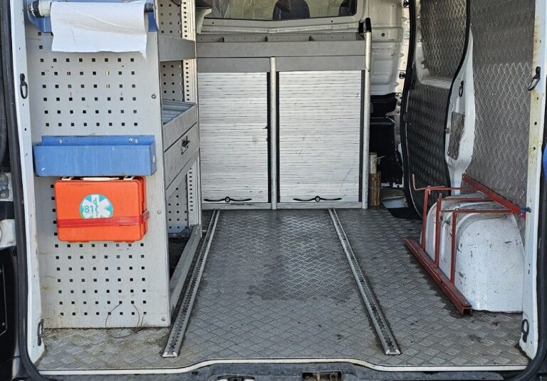 Opel Vivaro officina mobile 2015 interni