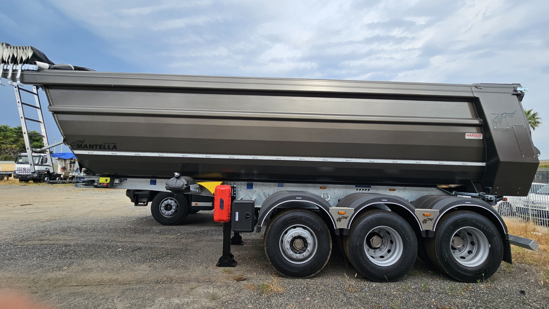 SemirimorchioribaltabileStratosphereper trasportoinerti