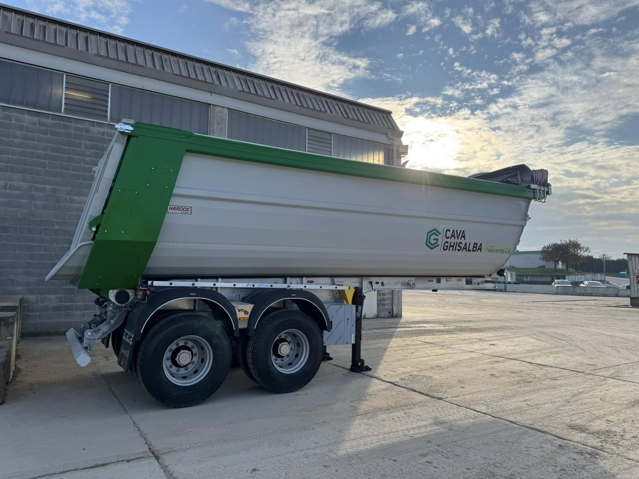 SemirimorchioribaltabileMantellaStratospherpertrasportoinerti