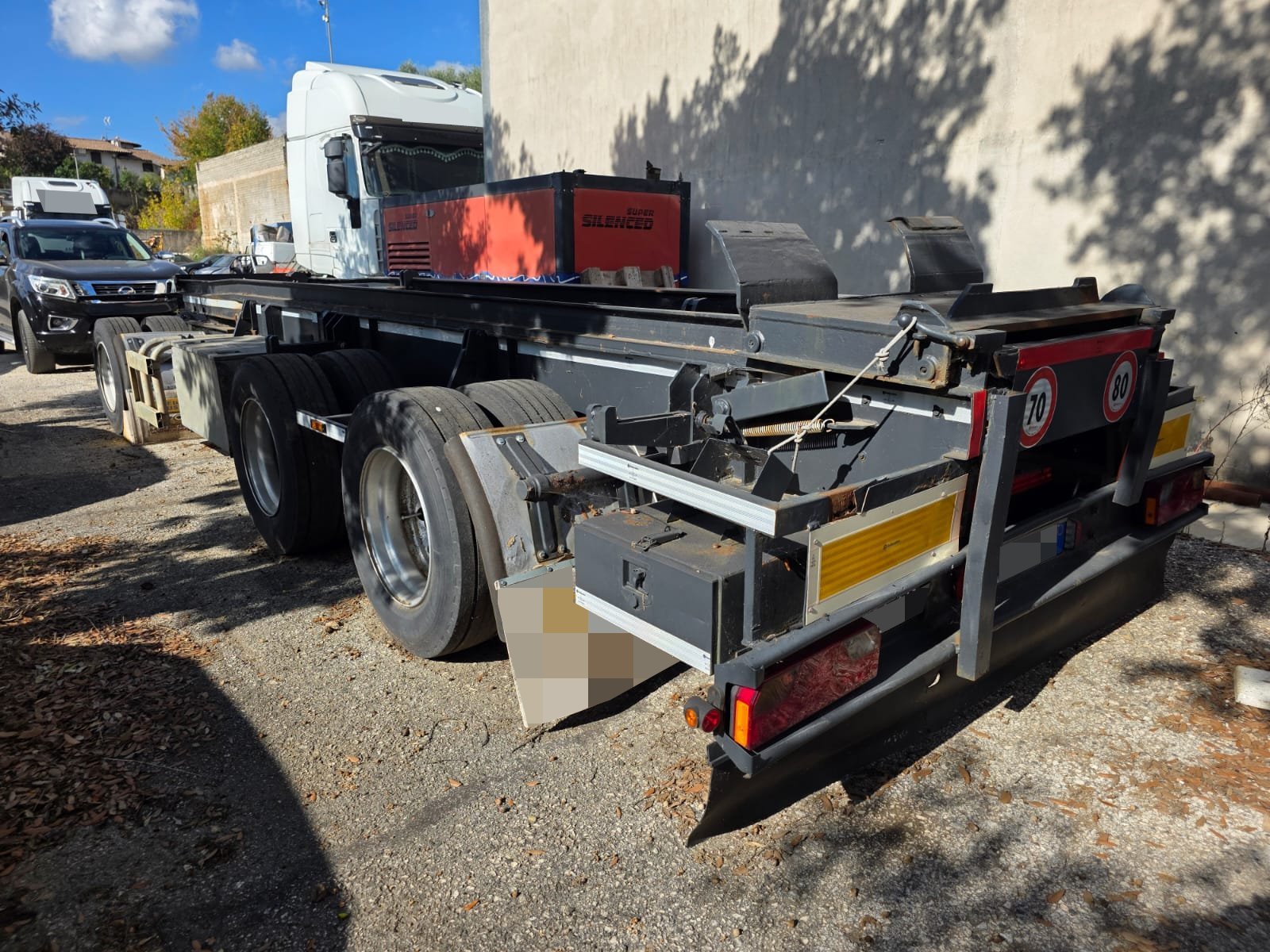 Rimorchio 3 assi Bartoletti per casse scarrabili usato in ottime condizioni