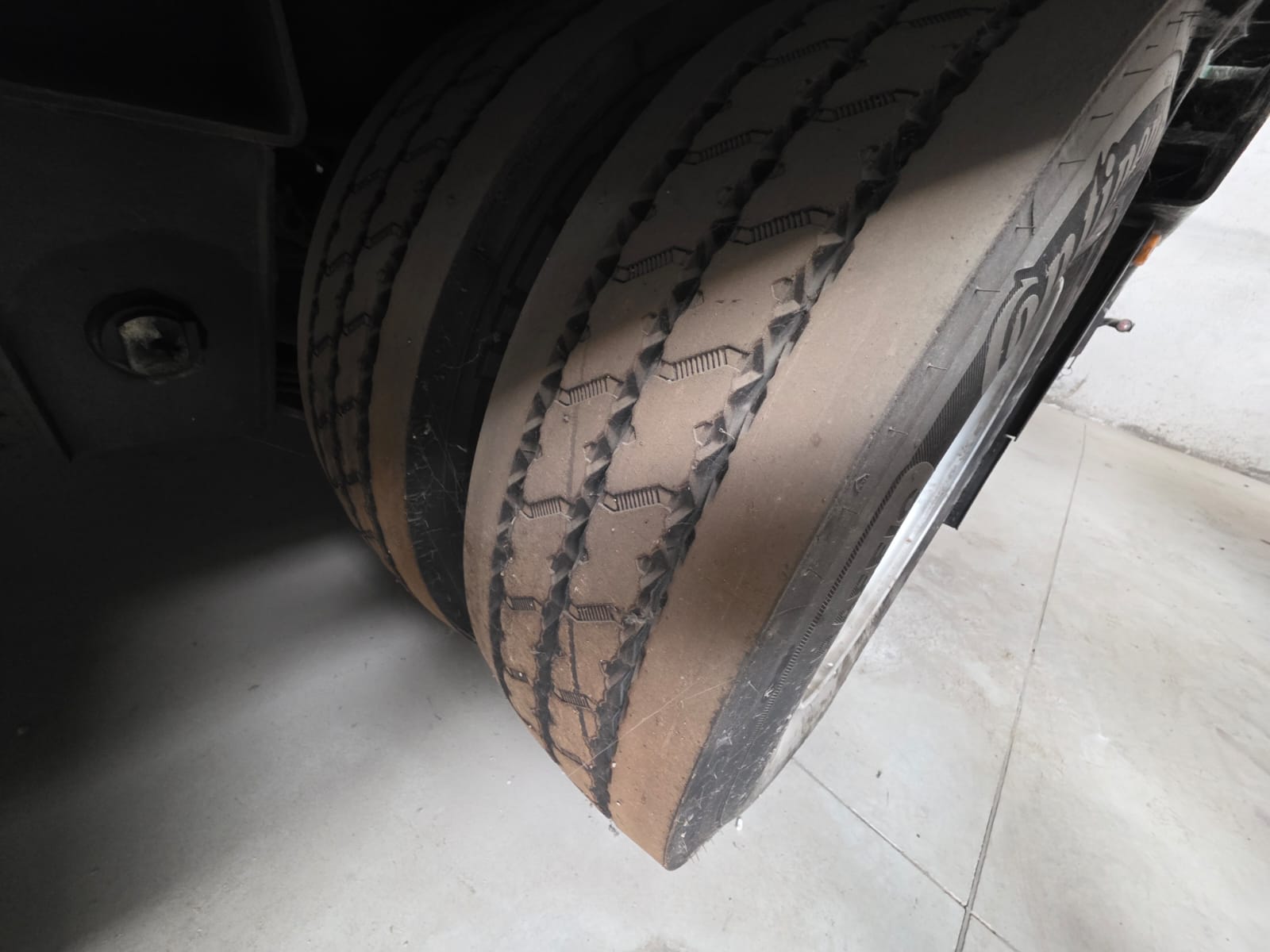 Rimorchio Bertoja 3 assi usato con rampe 2020