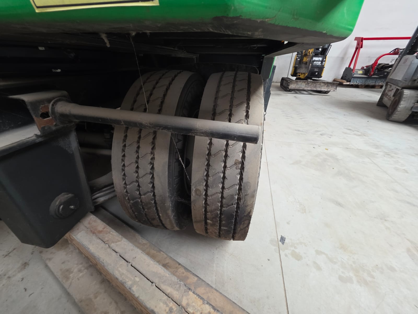 Rimorchio Bertoja 3 assi usato con rampe 2020