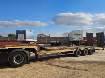 Semirimorchio CTC ribassato con rampe idrauliche doppie