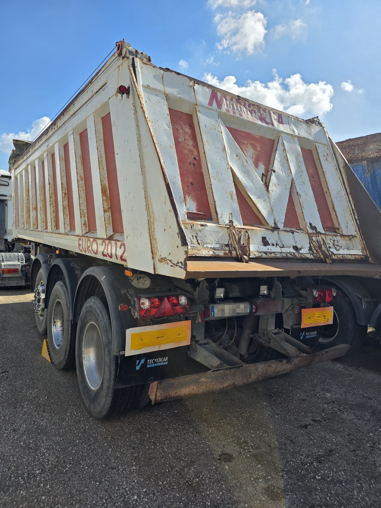 Semirimorchio Minerva usato ribaltabile 10 gomme