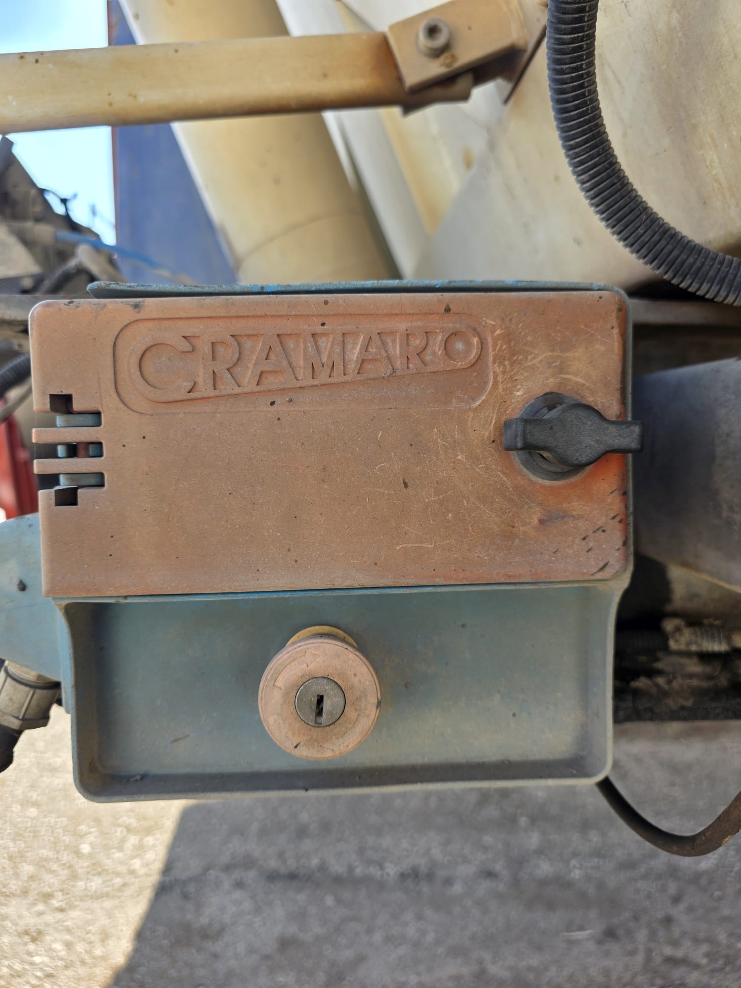 Semirimorchio Minerva usato ribaltabile 10 gomme