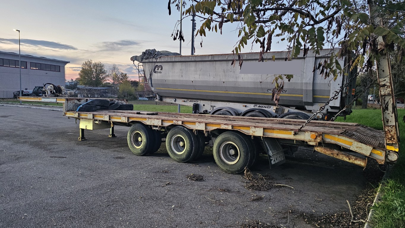Semirimorchio carrellone con rampe Zorzi 3 assi usato