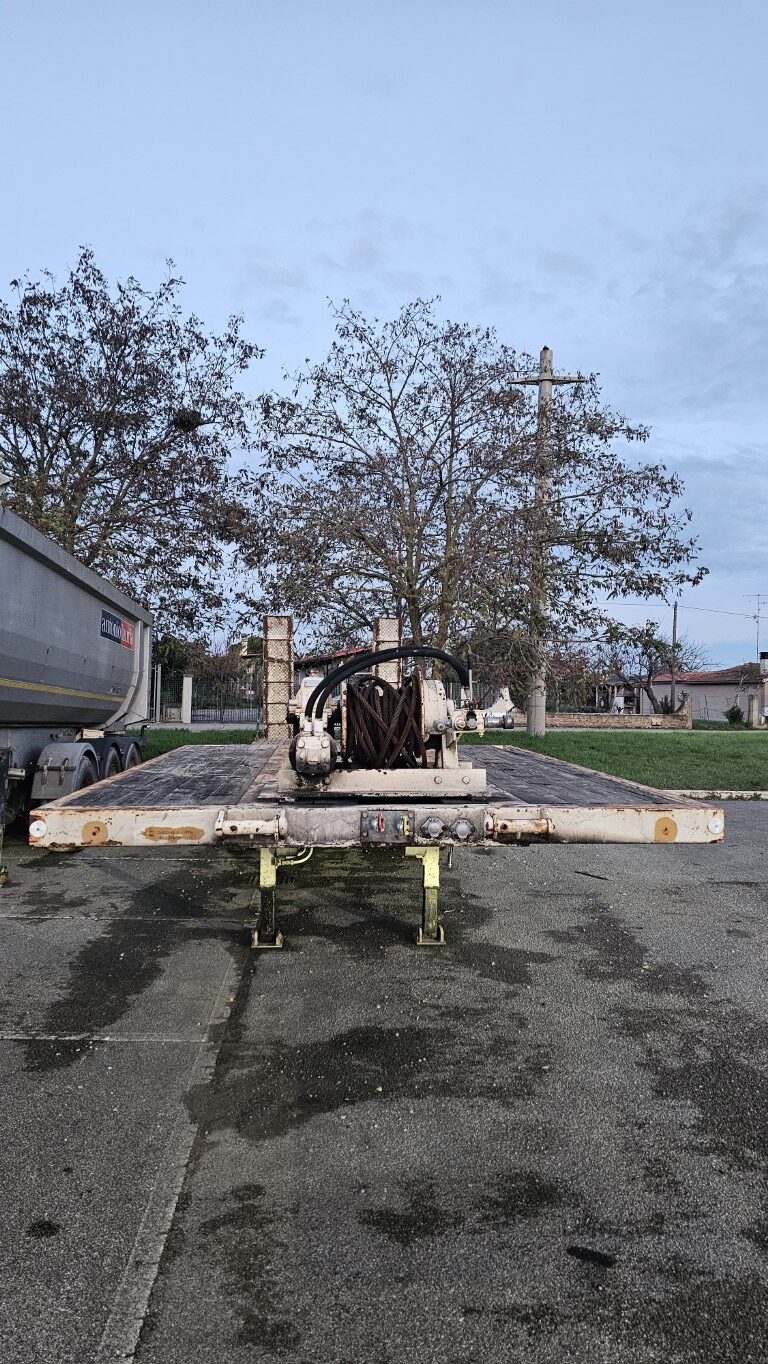 Semirimorchio carrellone con rampe Zorzi 3 assi usato