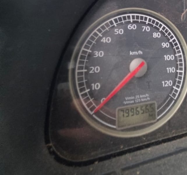 Iveco Stralis 420CV 3 assi - scarrabile Iveco Stralis 420CV – 3 assi - scarrabile Iveco Stralis 3 assi Immatricolato 8 Maggio 2008 420 cv Omologazione Euro 5 Cambio manuale ZF Portata utile 145 q.li Gancio traino per rimorchio Impianto scarrabile 26 Ton Il veicolo verrà tagliandato in Iveco prima della consegna motrice, rimorchio, carrellone, collo d'oca, trasporto macchine operatrici usato, carrello, bertoja de angelis, cometto, ctc, framar, faymonville, goldhofer, ctb, fgm, de filippi, bertoia, iveco, daf, mercedes, scania, man, isuzu, renault, euro 6, euro 5 Ogni mezzo ha caratteristiche uniche. Una chiamata o un messaggio su whatsapp, ci permette di offrirti la risposta più adatta alle tue esigenze. Direzione Commerciale Ivan Bonanomi Mobile:3395341412 Mail: ivan@ibonanomi.it [FbID187]