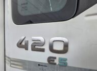 Iveco Stralis 420CV 3 assi - scarrabile Iveco Stralis 420CV – 3 assi - scarrabile Iveco Stralis 3 assi Immatricolato 8 Maggio 2008 420 cv Omologazione Euro 5 Cambio manuale ZF Portata utile 145 q.li Gancio traino per rimorchio Impianto scarrabile 26 Ton Il veicolo verrà tagliandato in Iveco prima della consegna motrice, rimorchio, carrellone, collo d'oca, trasporto macchine operatrici usato, carrello, bertoja de angelis, cometto, ctc, framar, faymonville, goldhofer, ctb, fgm, de filippi, bertoia, iveco, daf, mercedes, scania, man, isuzu, renault, euro 6, euro 5 Ogni mezzo ha caratteristiche uniche. Una chiamata o un messaggio su whatsapp, ci permette di offrirti la risposta più adatta alle tue esigenze. Direzione Commerciale Ivan Bonanomi Mobile:3395341412 Mail: ivan@ibonanomi.it [FbID187]