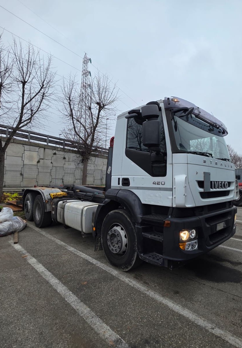 Iveco Stralis 420 scarrabile 3 assi Euro 5