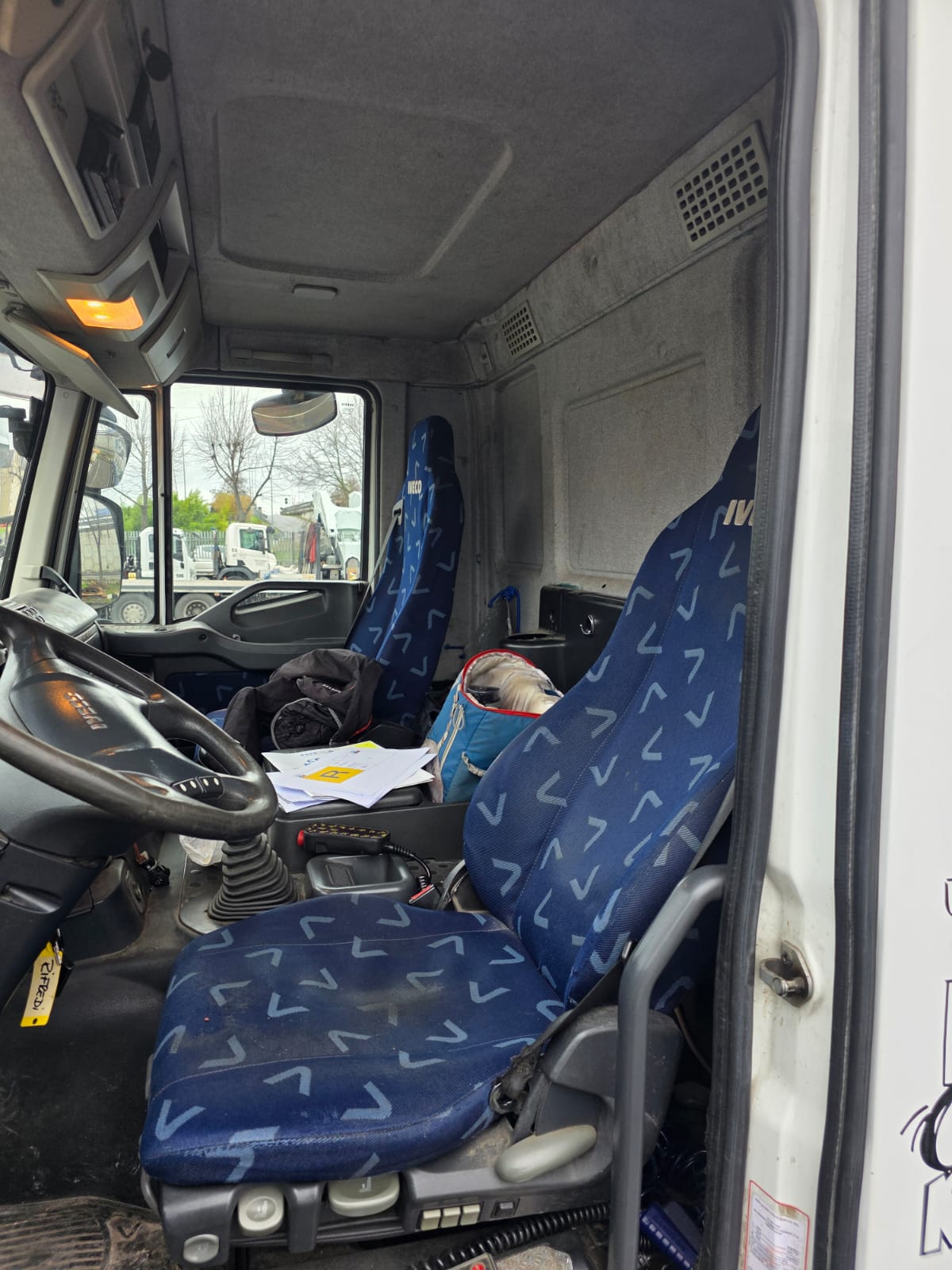 Iveco Stralis 420CV 3 assi - scarrabile Iveco Stralis 420CV – 3 assi - scarrabile Iveco Stralis 3 assi Immatricolato 8 Maggio 2008 420 cv Omologazione Euro 5 Cambio manuale ZF Portata utile 145 q.li Gancio traino per rimorchio Impianto scarrabile 26 Ton Il veicolo verrà tagliandato in Iveco prima della consegna motrice, rimorchio, carrellone, collo d'oca, trasporto macchine operatrici usato, carrello, bertoja de angelis, cometto, ctc, framar, faymonville, goldhofer, ctb, fgm, de filippi, bertoia, iveco, daf, mercedes, scania, man, isuzu, renault, euro 6, euro 5 Ogni mezzo ha caratteristiche uniche. Una chiamata o un messaggio su whatsapp, ci permette di offrirti la risposta più adatta alle tue esigenze. Direzione Commerciale Ivan Bonanomi Mobile:3395341412 Mail: ivan@ibonanomi.it [FbID187]