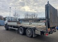 Scania P 380 pianale 3 assi con rampe idrauliche