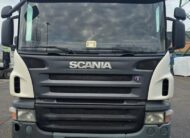 Scania P 380 pianale 3 assi con rampe idrauliche