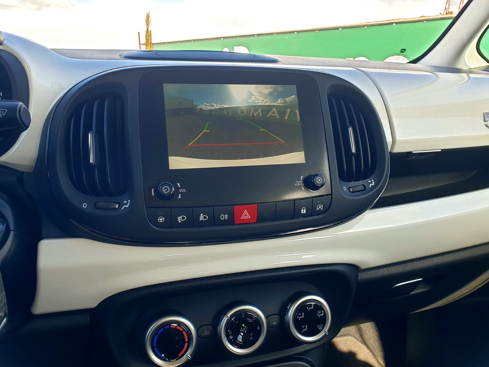 Fiat 500L bianca omologata autocarro N1 con telecamera e navigatore