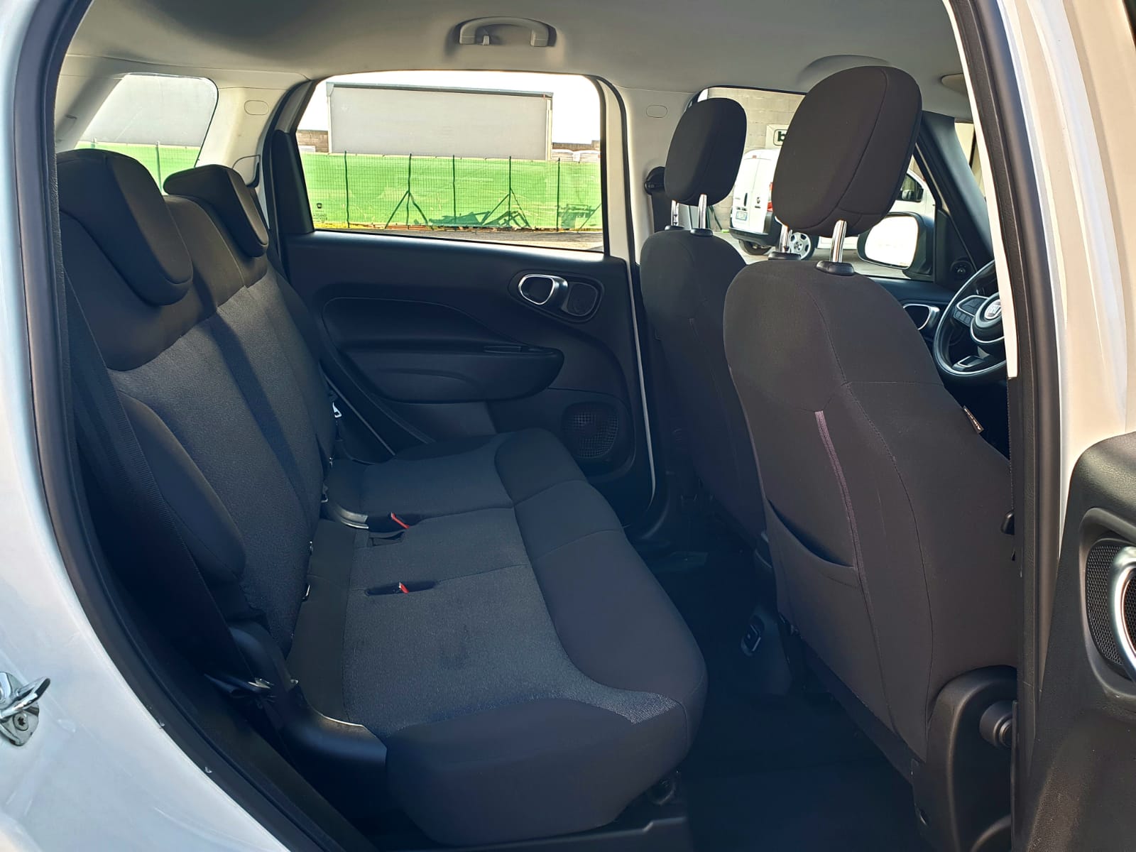 Fiat 500L bianca omologata autocarro N1 con telecamera e navigatore