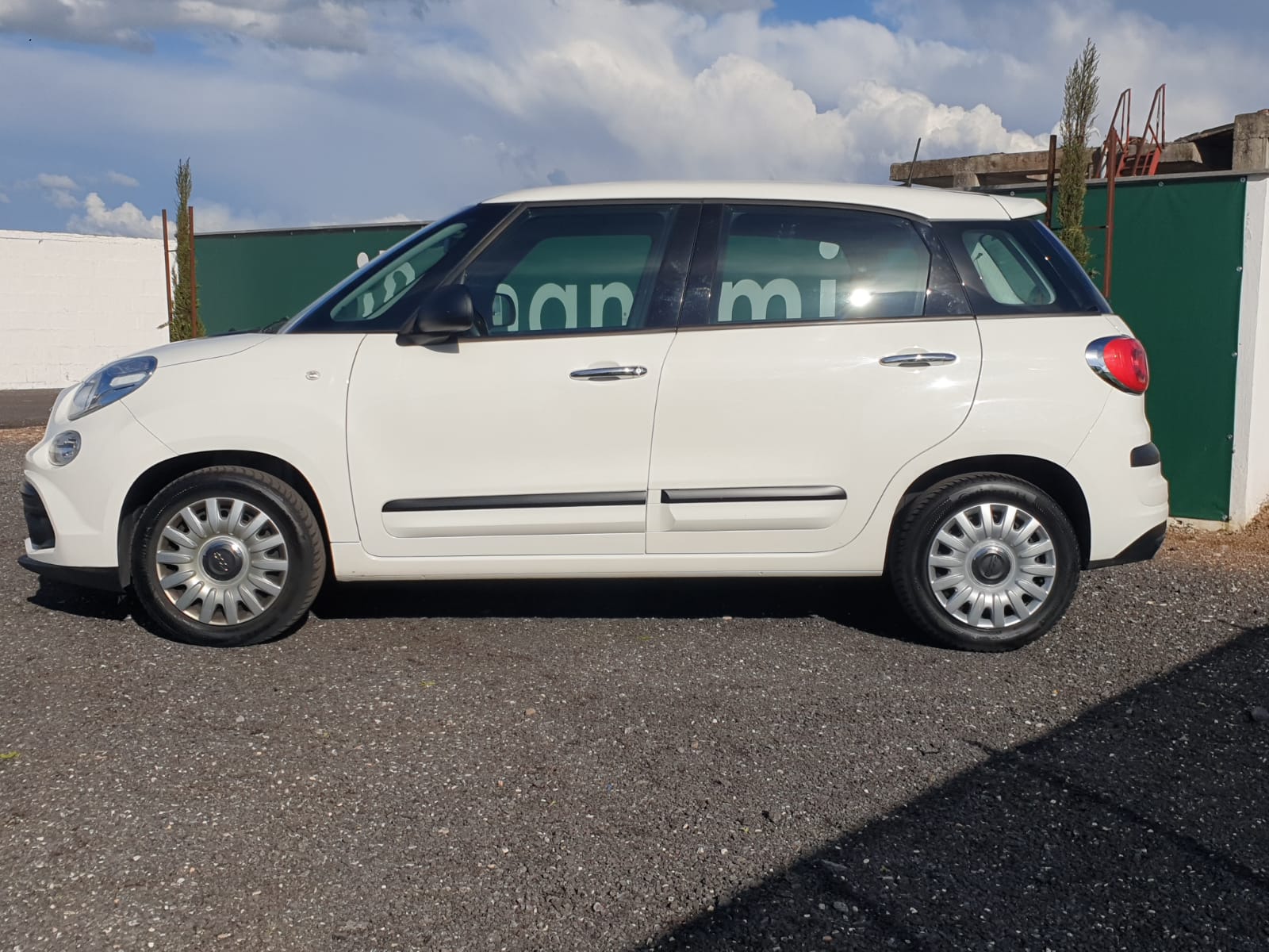 Fiat 500L bianca omologata autocarro N1 con telecamera e navigatore
