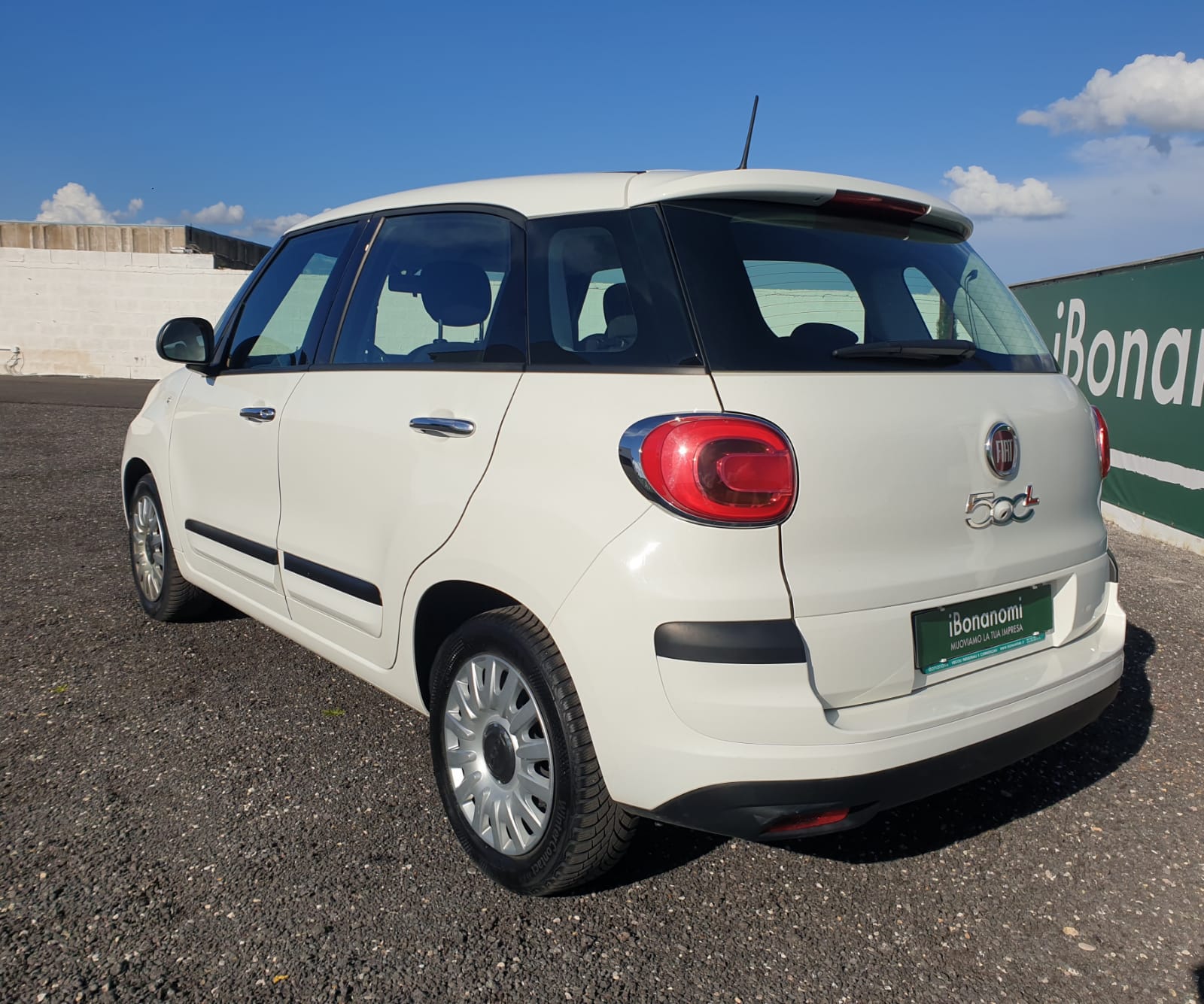 Fiat 500L bianca omologata autocarro N1 con telecamera e navigatore