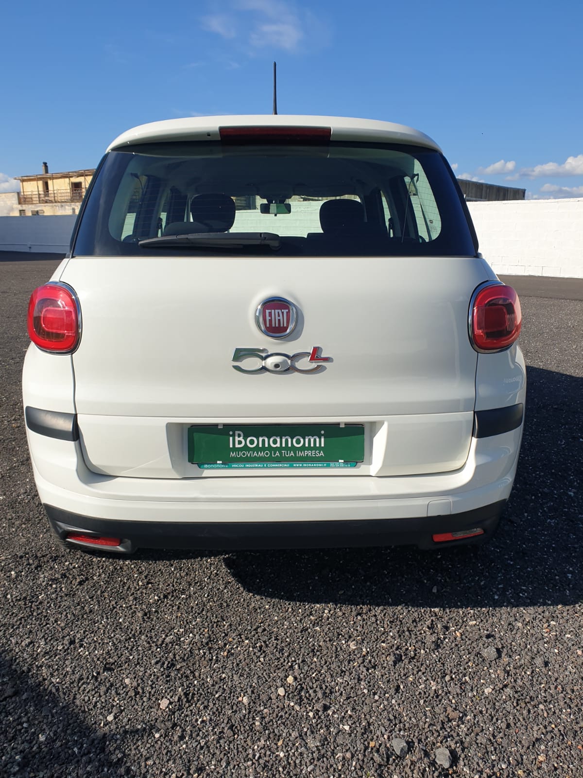 Fiat 500L bianca omologata autocarro N1 con telecamera e navigatore