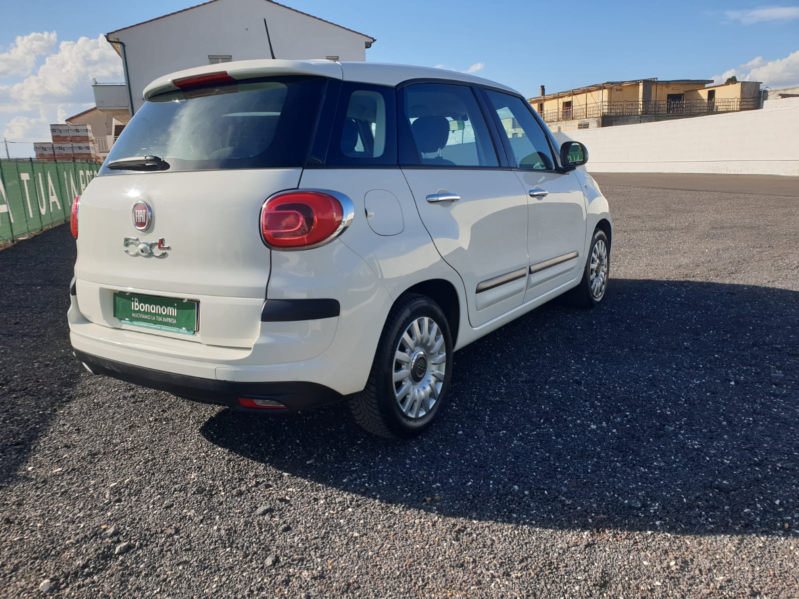 Fiat 500L bianca omologata autocarro N1 con telecamera e navigatore