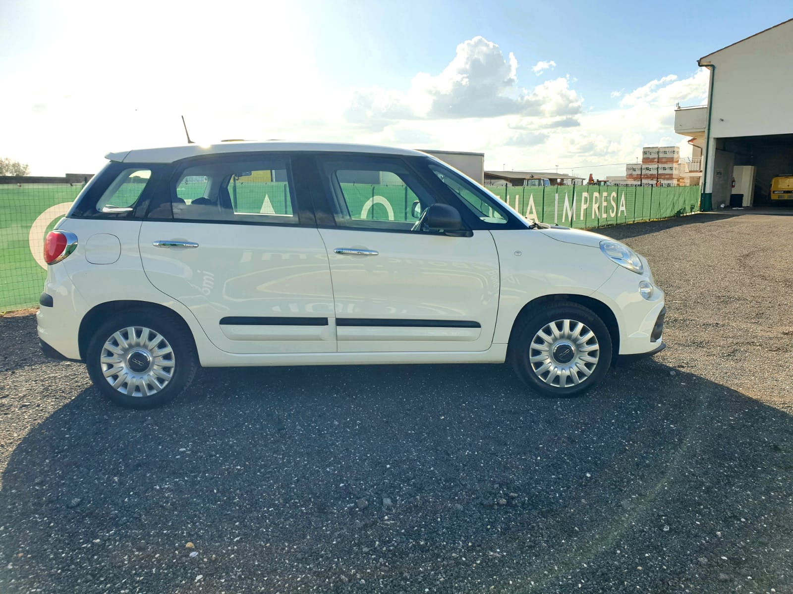 Fiat 500L bianca omologata autocarro N1 con telecamera e navigatore