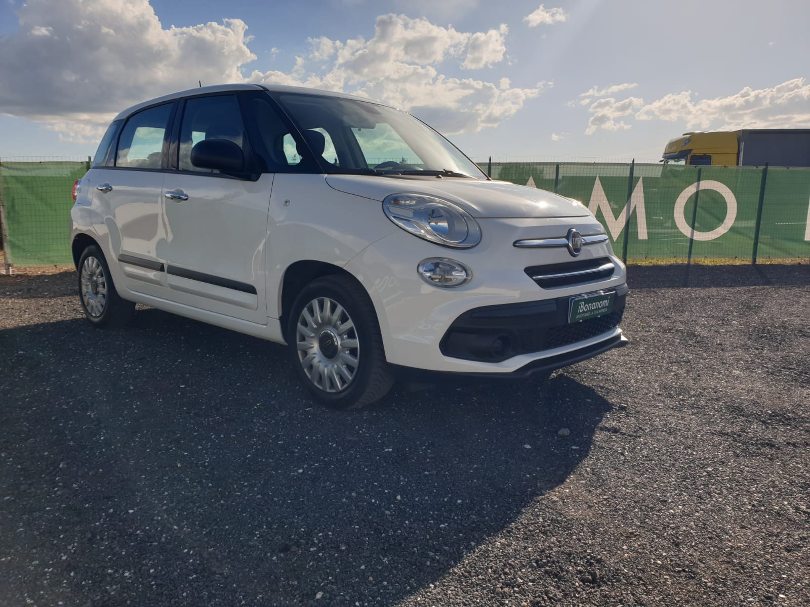 Fiat 500L bianca omologata autocarro N1 con telecamera e navigatore