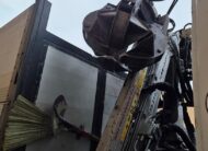 Autocarro Iveco Eurocargo 100E22 bianco con caricatore Icarbazzoli e polipo retrocabina