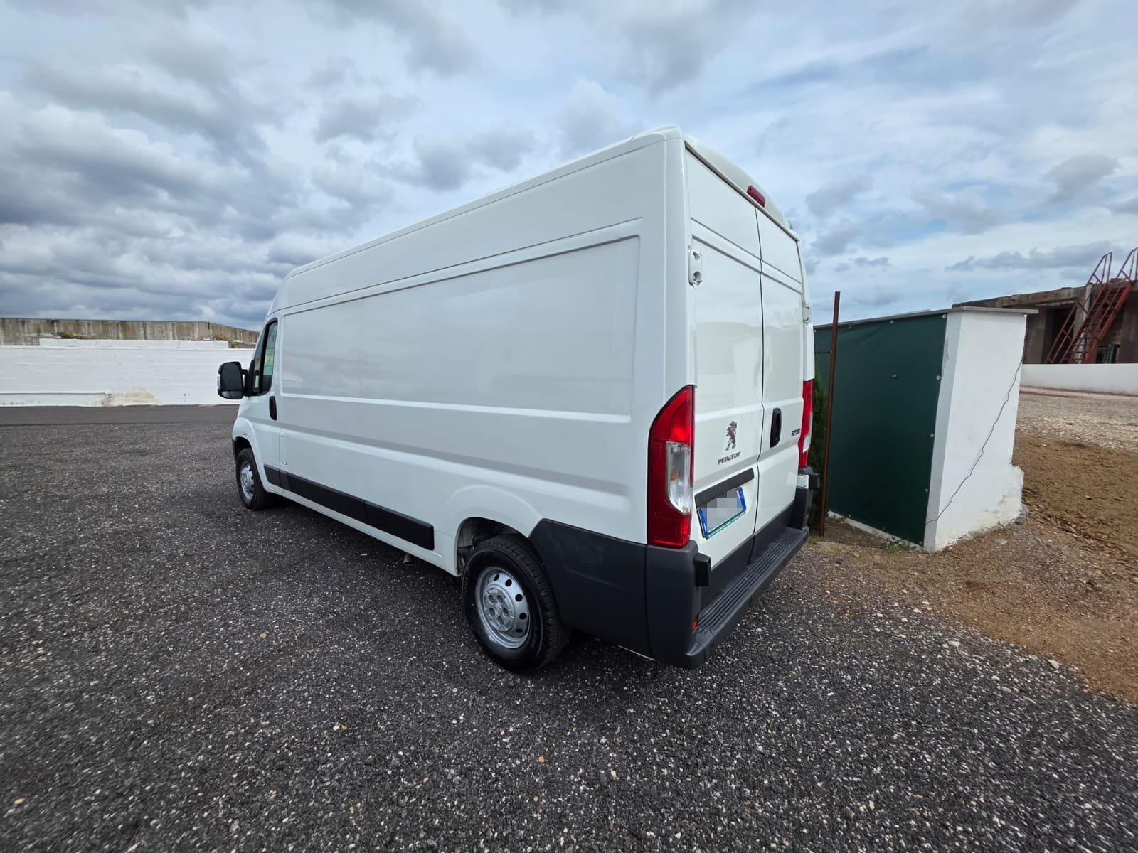 Furgone Peugeot Boxer L3H2 bianco tetto alto passo lungo usato