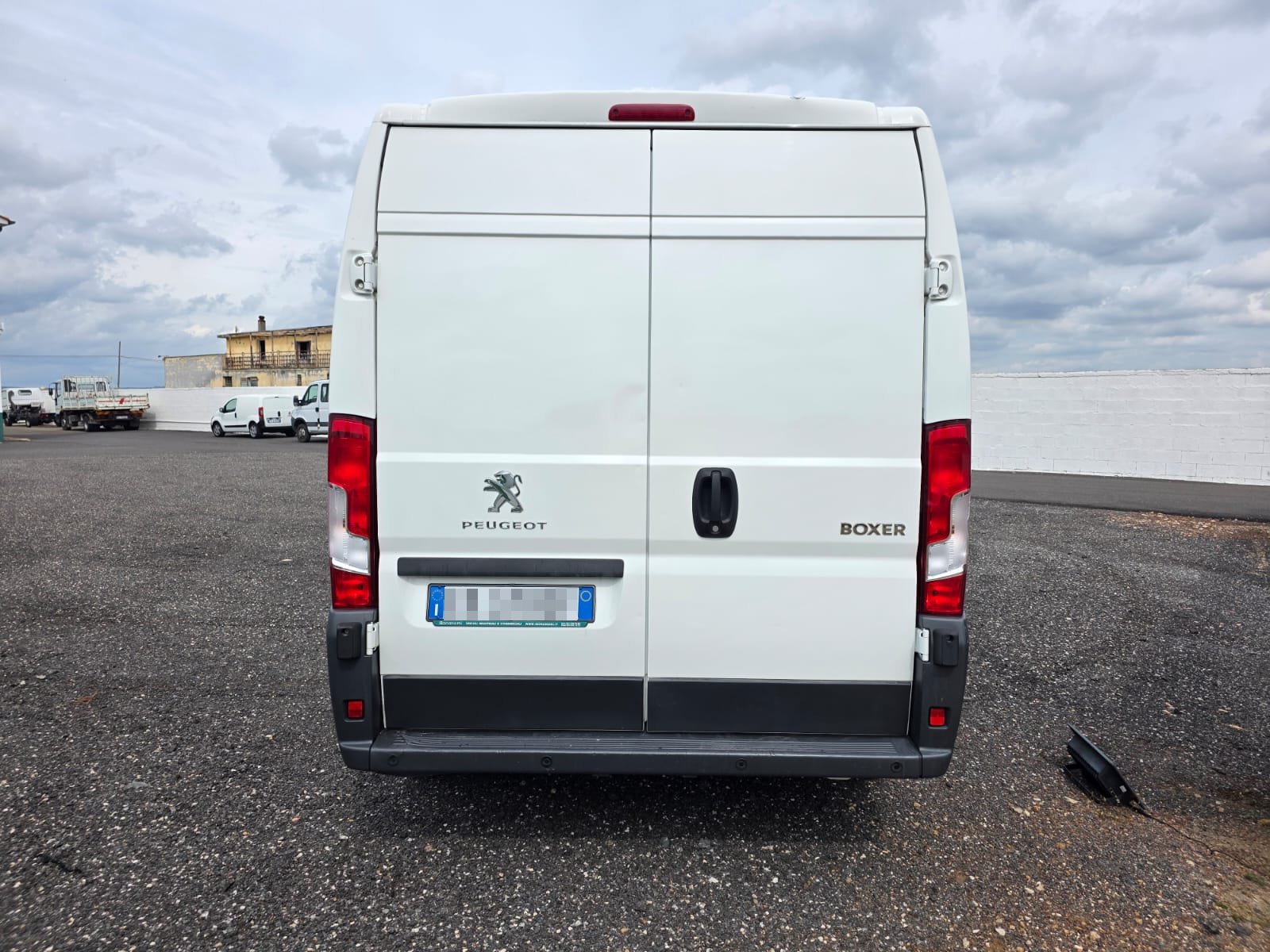 Furgone Peugeot Boxer L3H2 bianco tetto alto passo lungo usato