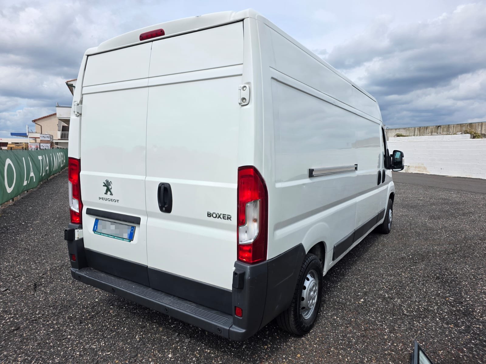 Furgone Peugeot Boxer L3H2 bianco tetto alto passo lungo usato