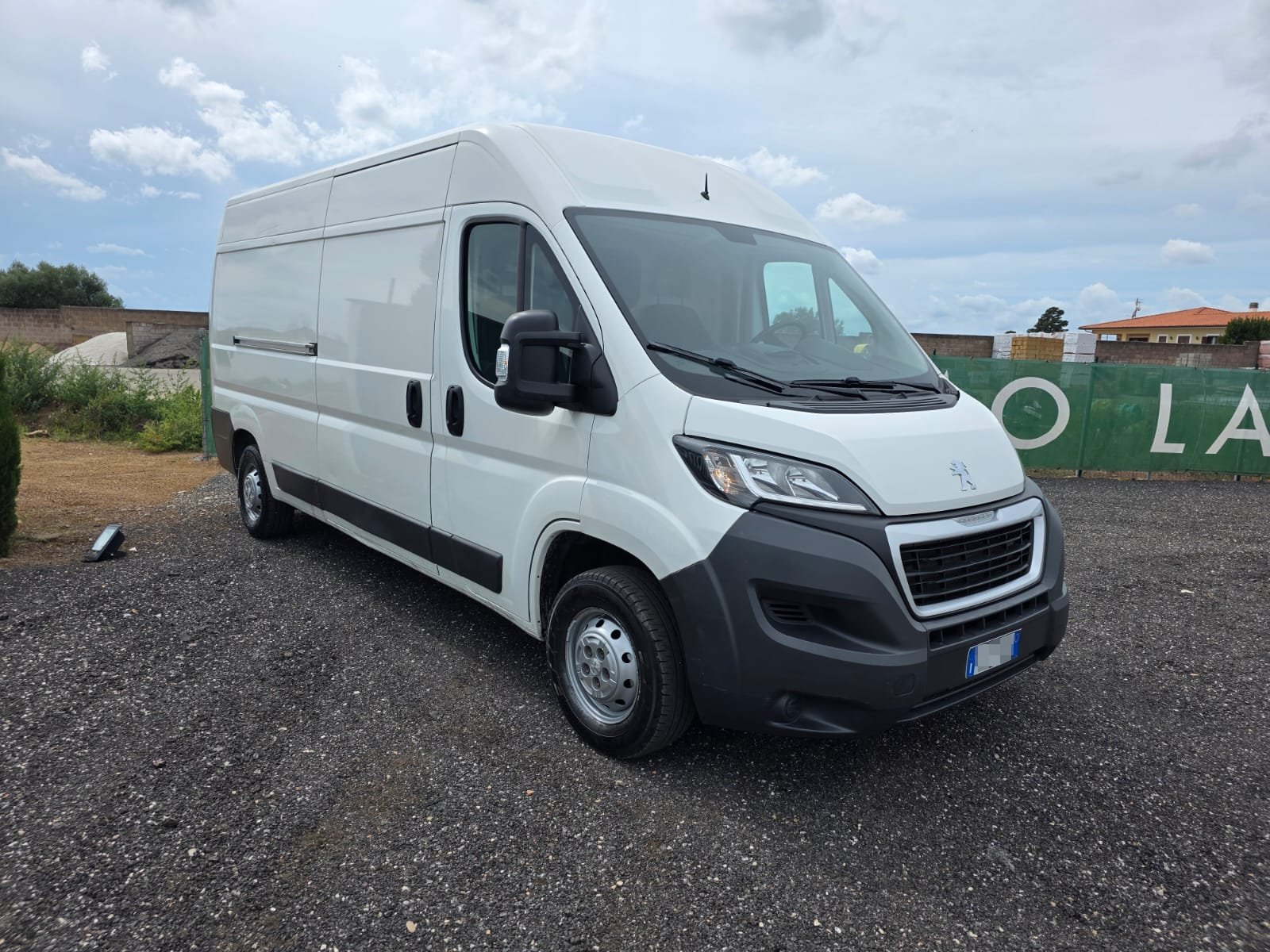 Furgone Peugeot Boxer L3H2 bianco tetto alto passo lungo usato