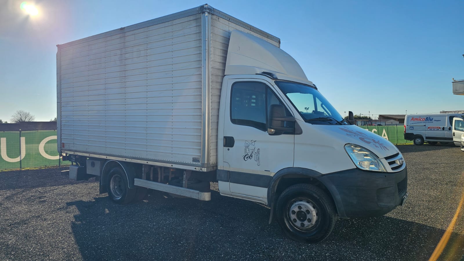 Furgone Iveco Daily 65C15 bianco con cassa in alluminio e sponda posteriore Anteo