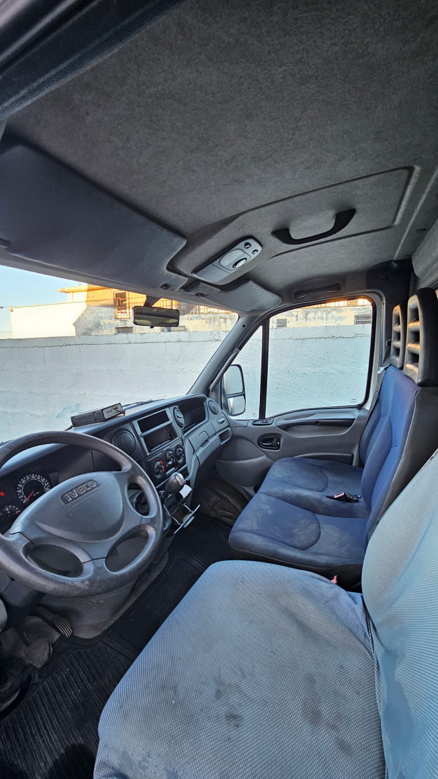 Furgone Iveco Daily 65C15 bianco con cassa in alluminio e sponda posteriore Anteo