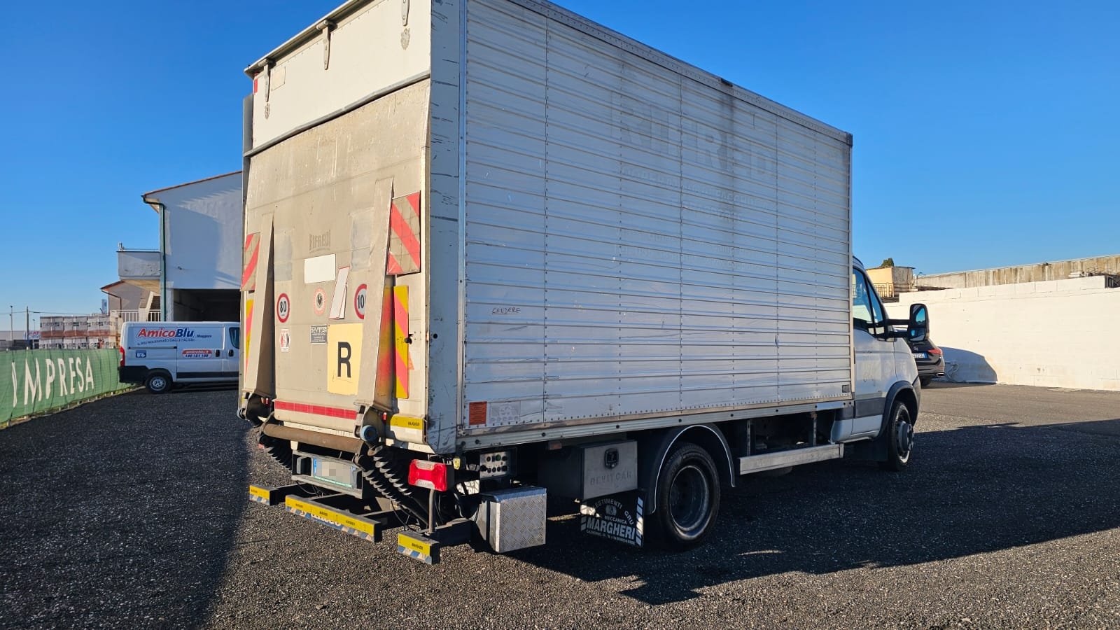 Furgone Iveco Daily 65C15 bianco con cassa in alluminio e sponda posteriore Anteo