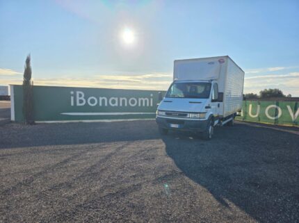 Furgone Iveco Daily 60C14 bianco con cassa gran volume 6 metri e sponda idraulica