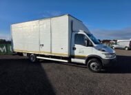 Furgone Iveco Daily 60C14 bianco con cassa gran volume 6 metri e sponda idraulica