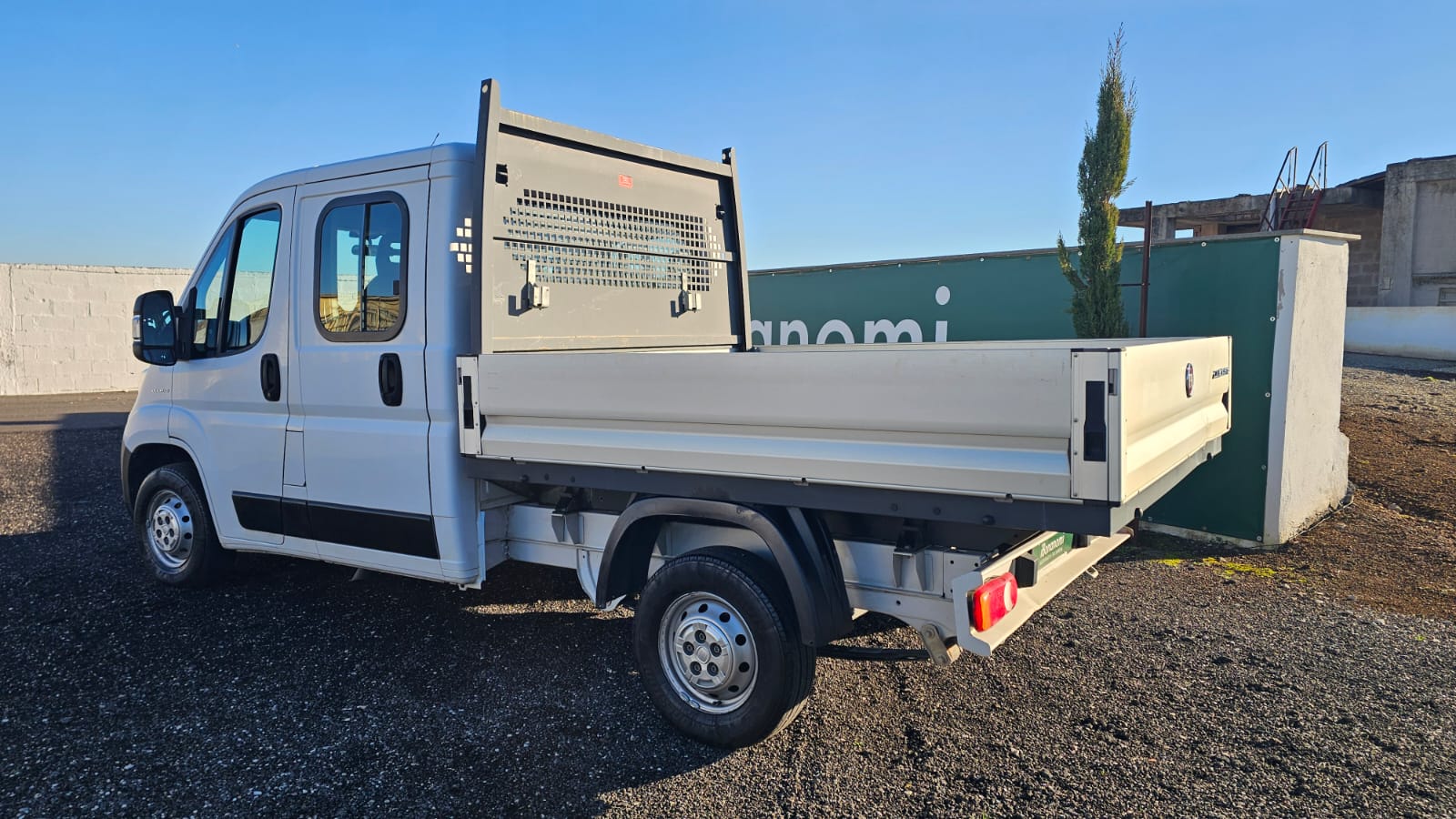 Fiat Ducato doppia cabina bianco 7 posti con cassone fisso e sponde alluminio