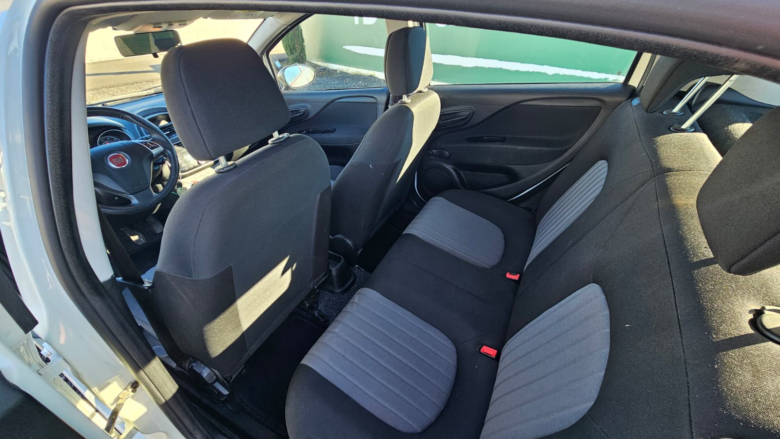 Fiat Punto autocarro bianca omologata N1 con 4 posti a sedere