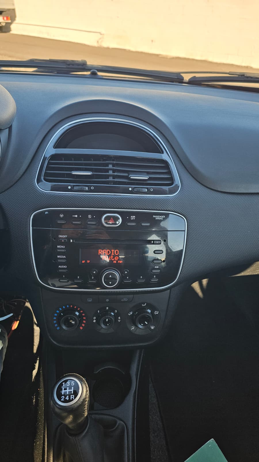 Fiat Punto autocarro bianca omologata N1 con 4 posti a sedere