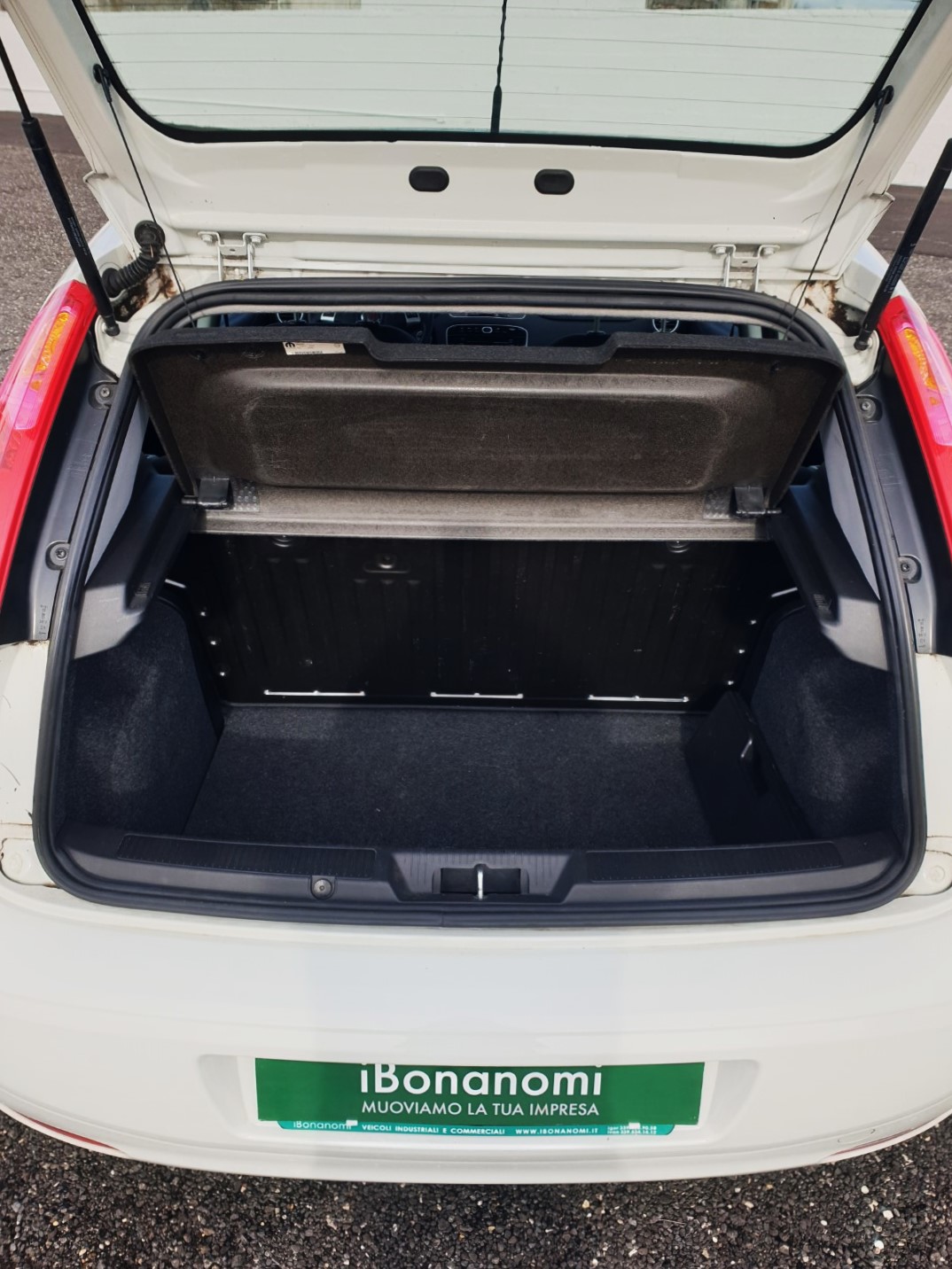 Fiat Punto autocarro bianca omologata N1 con 4 posti a sedere