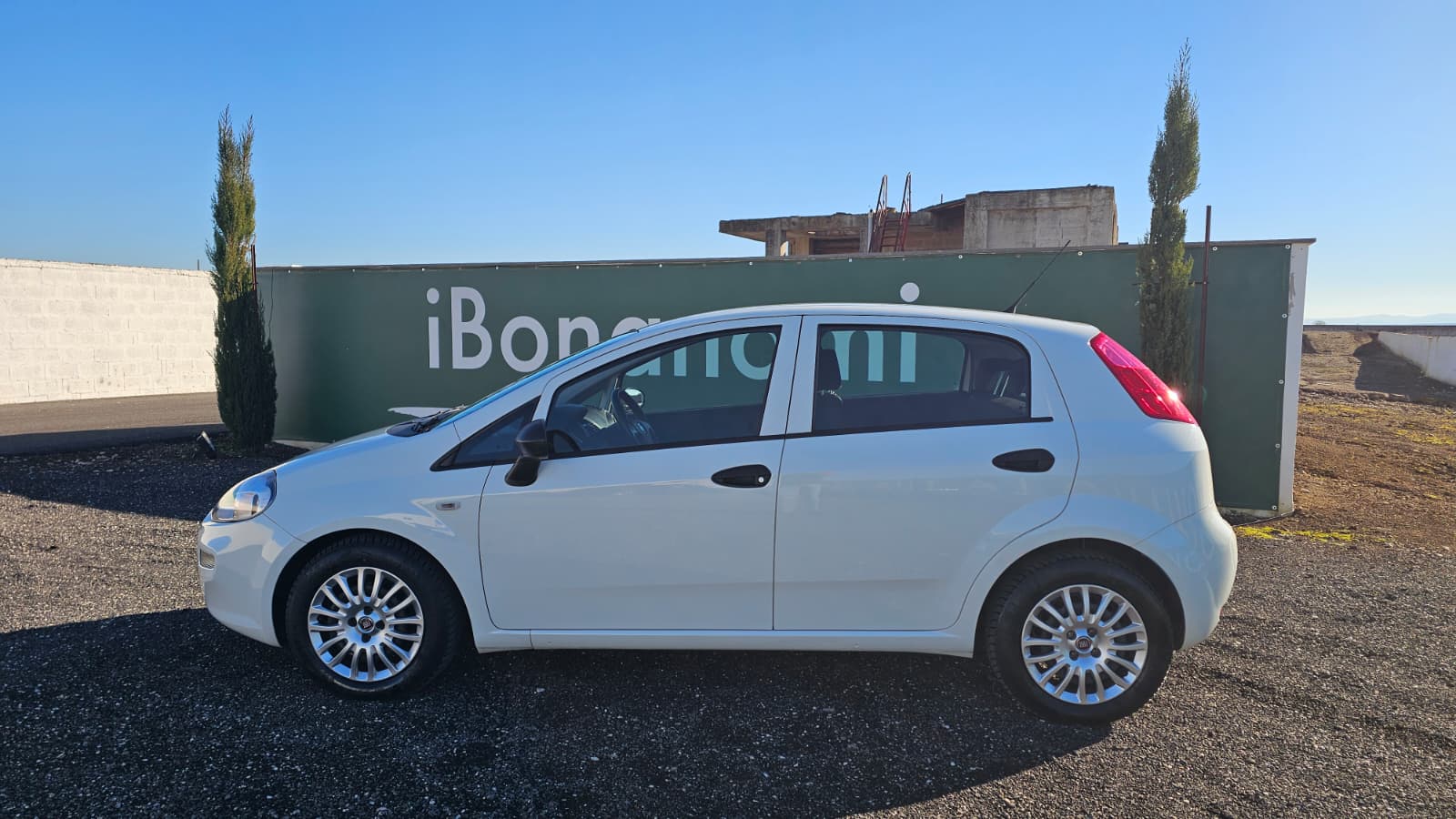 Fiat Punto autocarro bianca omologata N1 con 4 posti a sedere