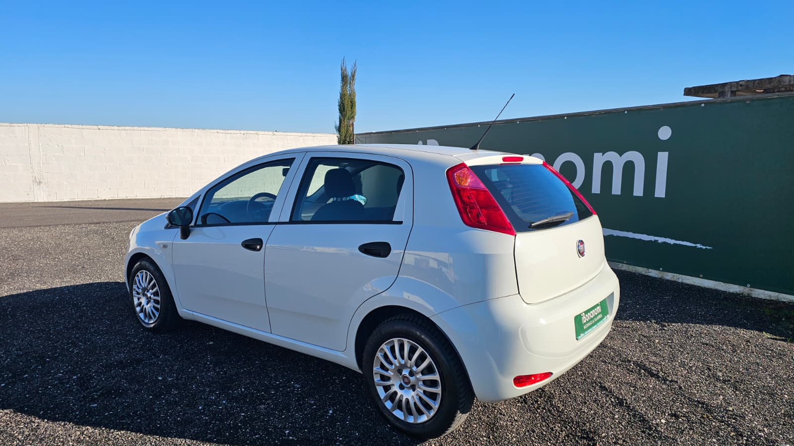 Fiat Punto autocarro bianca omologata N1 con 4 posti a sedere