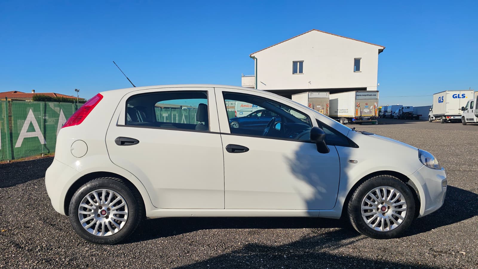 Fiat Punto autocarro bianca omologata N1 con 4 posti a sedere