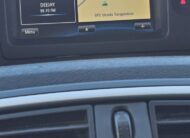 Renault Kangoo officina mobile bianco con scaffalature interne e banco morsa