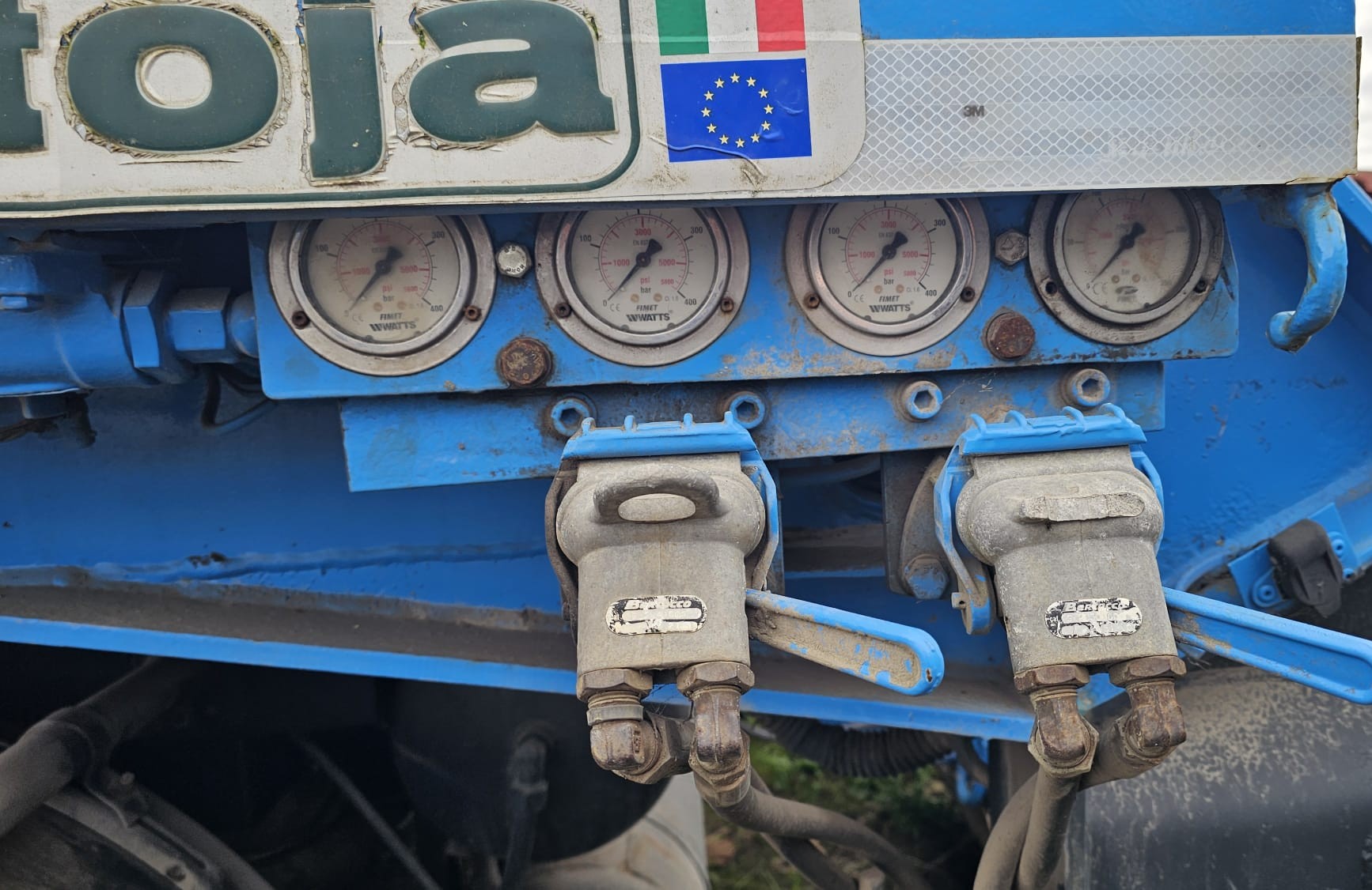 Rimorchio ribassato Bertoja con collo staccabile e piano di carico allungabile