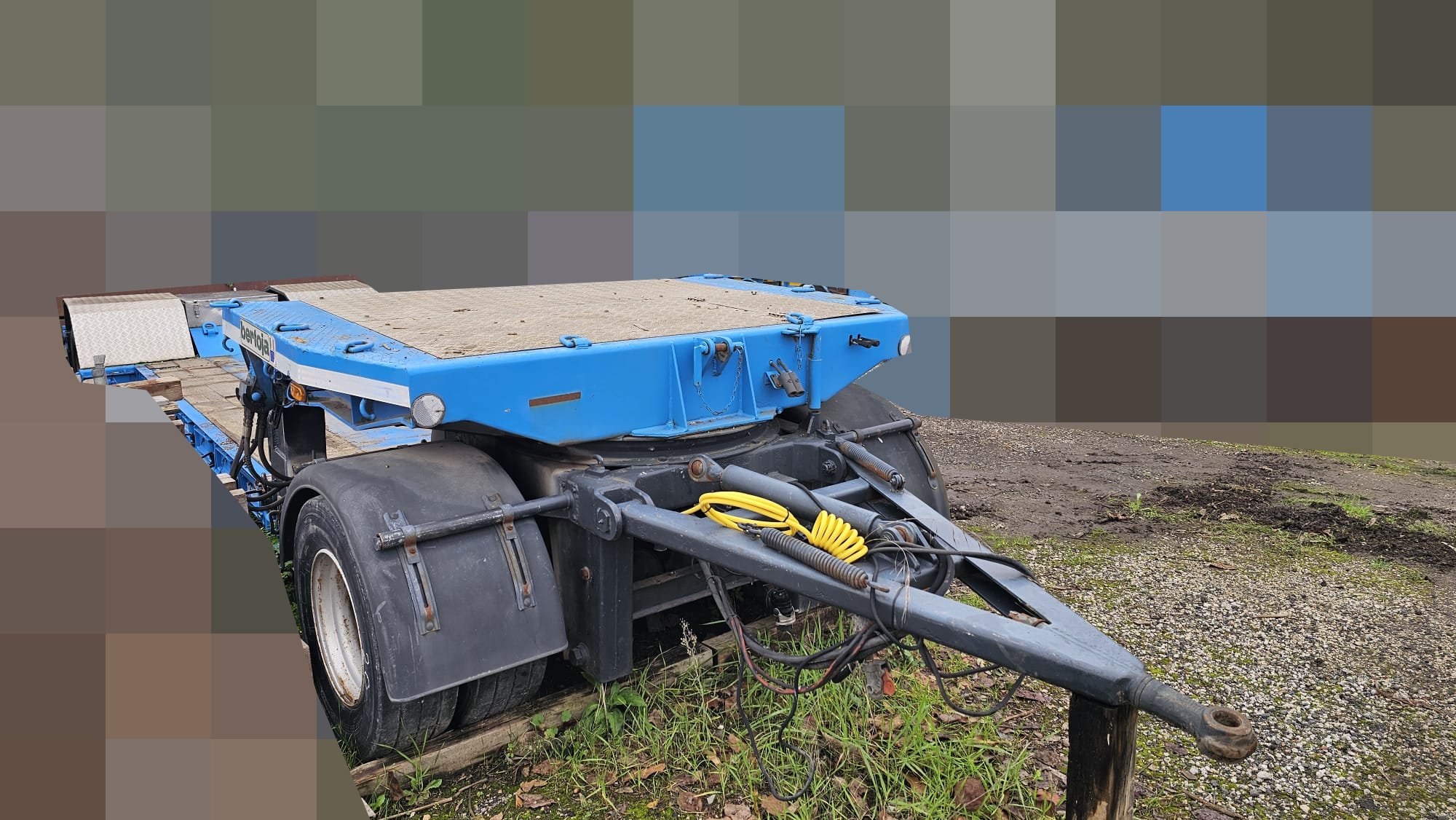 Rimorchio ribassato Bertoja con collo staccabile e piano di carico allungabile